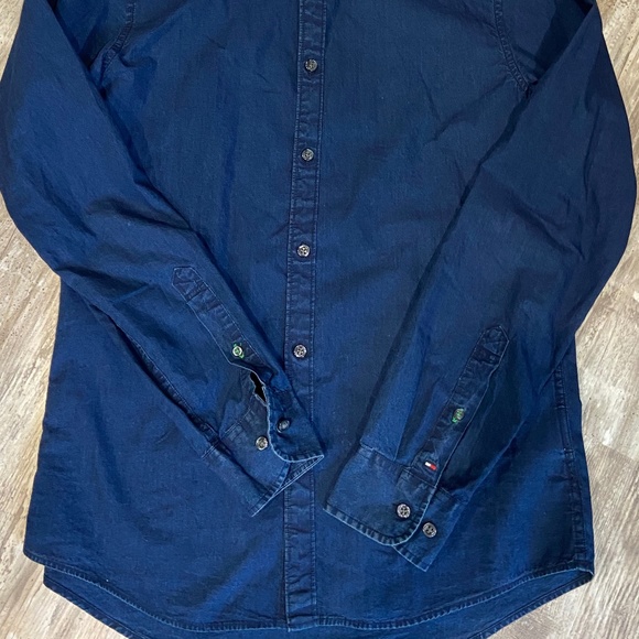 Tommy Hilfiger button down shirt - Picture 4 of 4